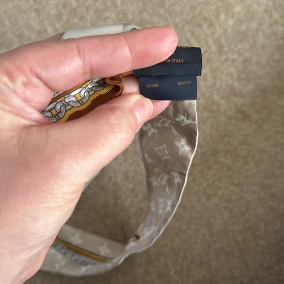 Authentic Louis Vuitton twilly - Picture 8 of 8